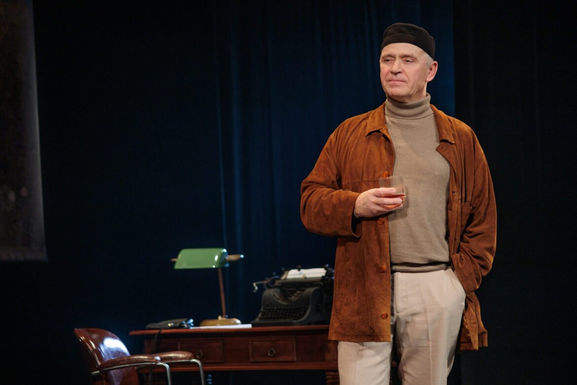 Актёр Видмантас Фиялкаускас отметил своё 60-летие: «В хорошем театре всегда присутствует смерть»