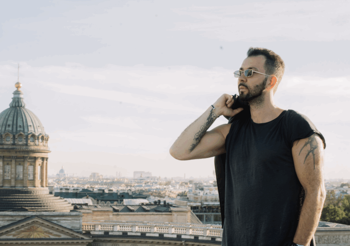 Денис Клявер – «Мир на паузу»