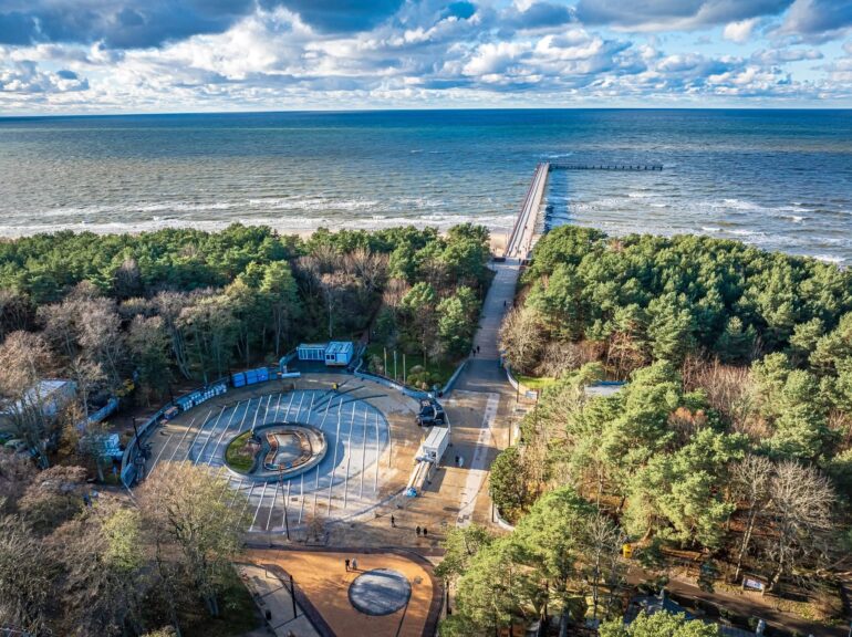 Открытие двух пунктов пропуска на границе с Беларусью, повышение расходов на популярные договоры страхования, установка ледового катка в Паланге и другие новости