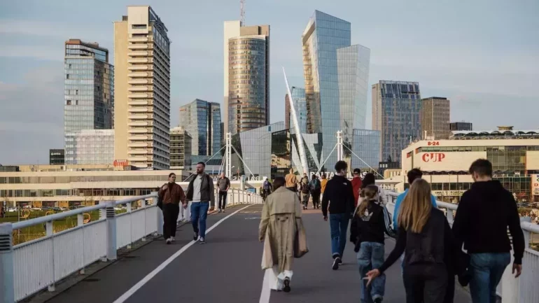 Водителям — пора менять шины, перевозчики ждут коридора, вице-министр культуры подал в отставку и другие новости main 00 inith 2025 11 07t114945.026