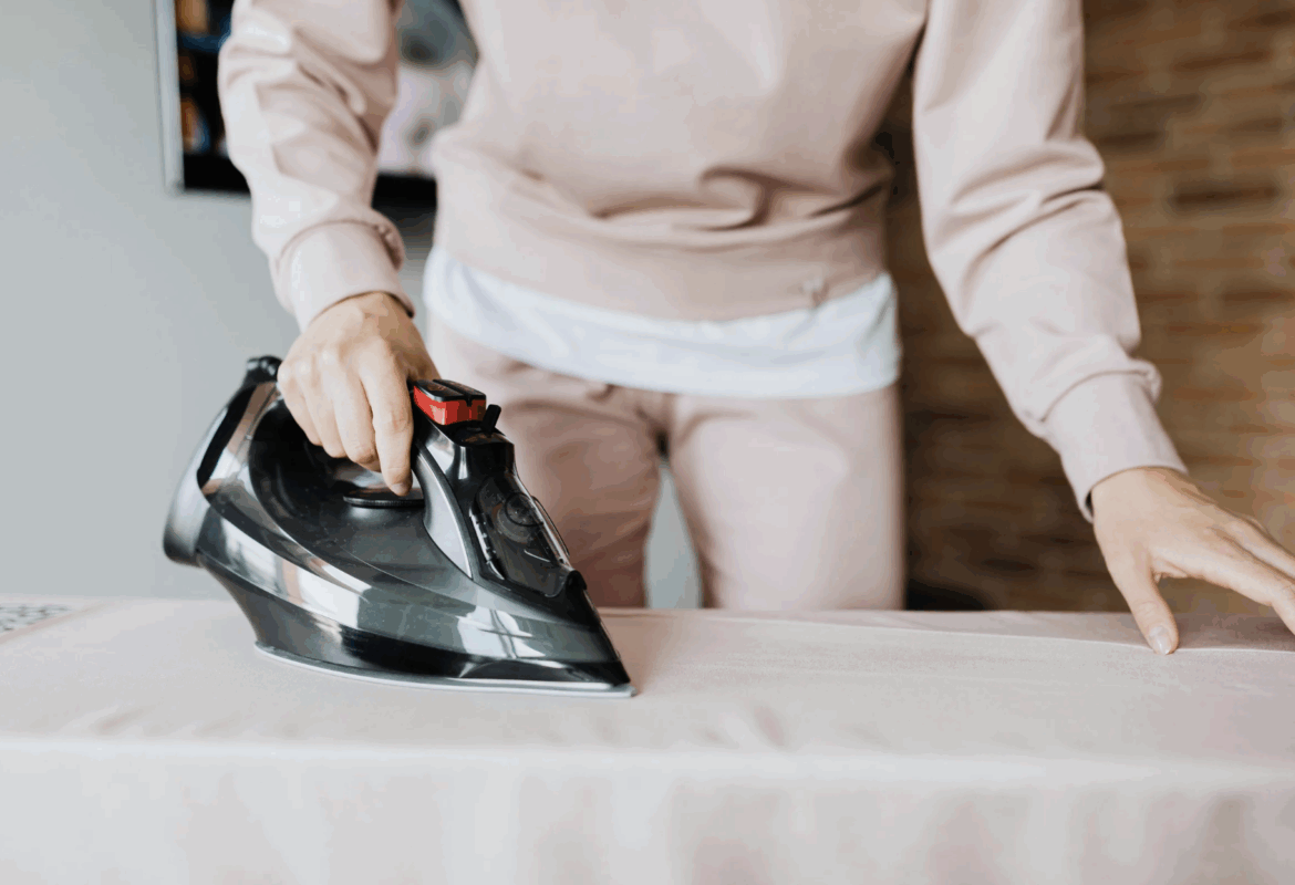 Лайфхак: как очистить утюг от нагара