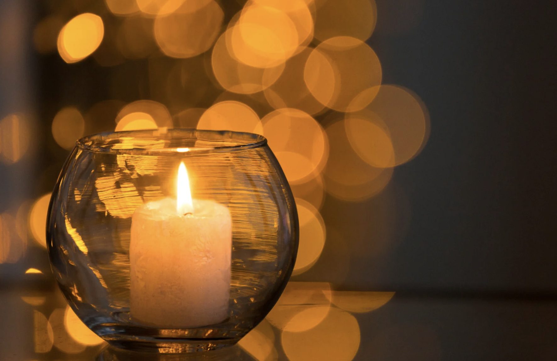 Лайфхак: как убрать воск со стола, пола или одежды Candle