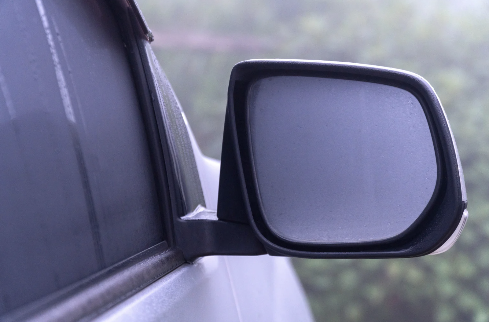 Лайфхак: как сделать так, чтобы стёкла в машине не запотевали