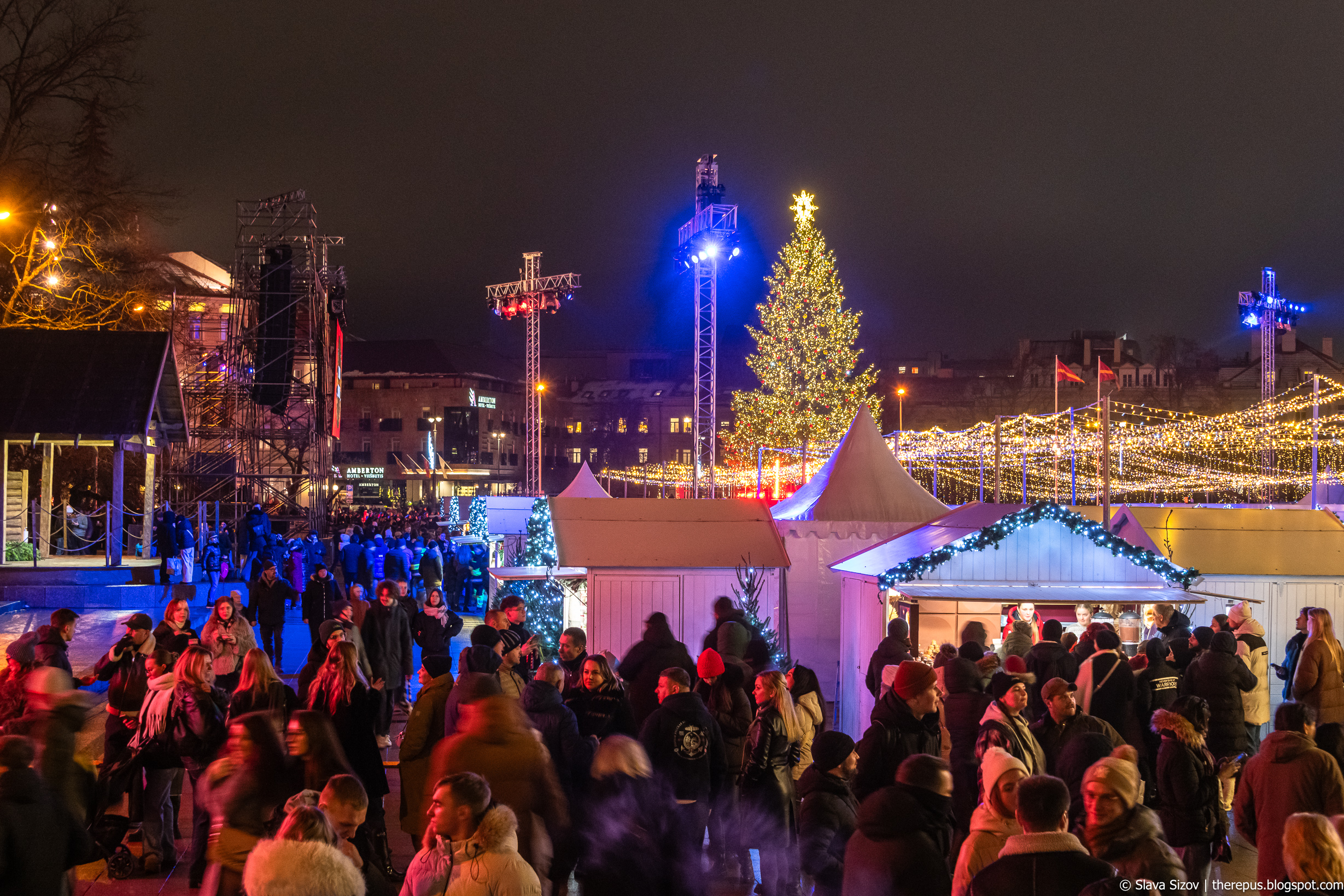 Рождество 2025: фотоотчёт про главную ёлку страны на Кафедральной площади столицы Kaledos-25