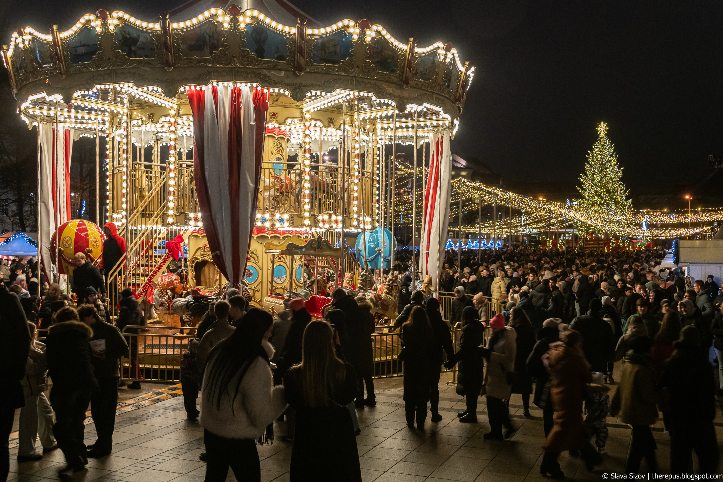 Рождество 2025: фотоотчёт про главную ёлку страны на Кафедральной площади столицы Kaledos-25