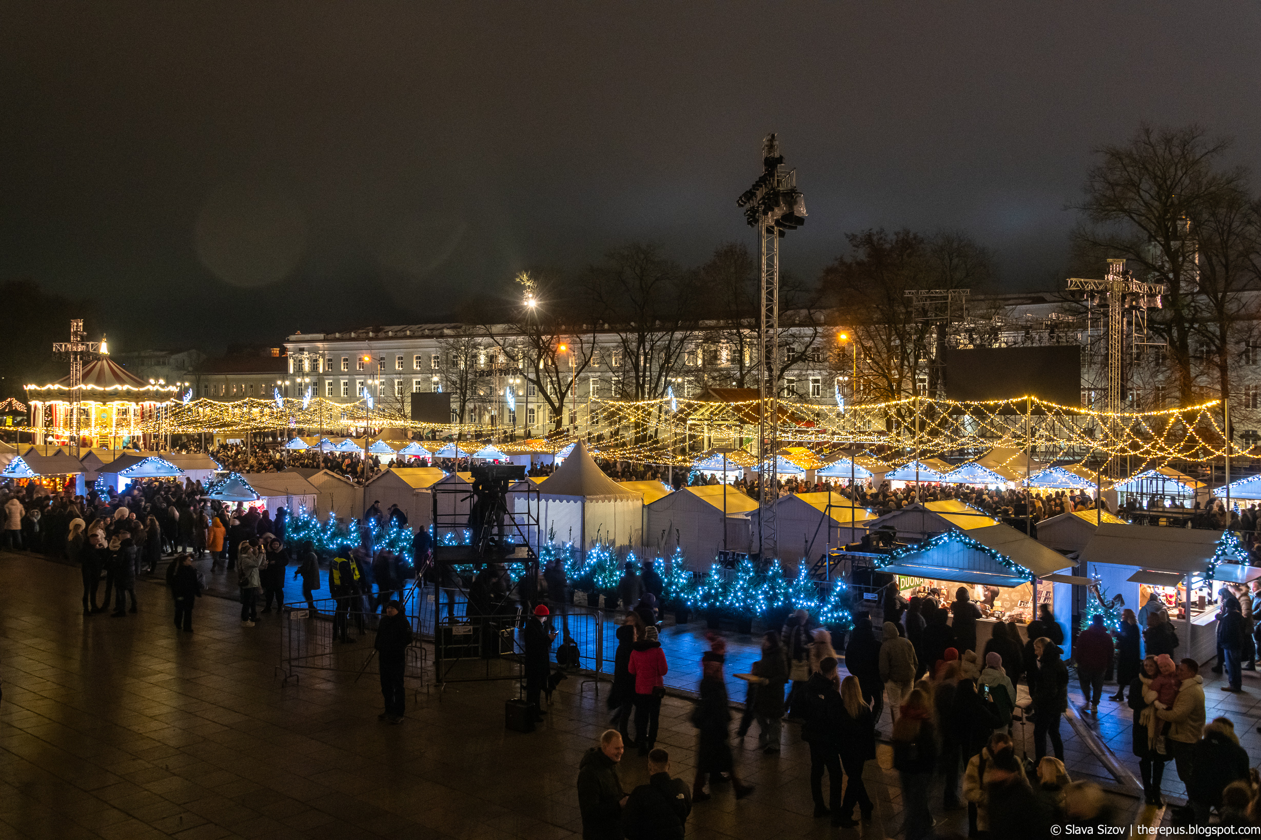 Рождество 2025: фотоотчёт про главную ёлку страны на Кафедральной площади столицы Kaledos-25