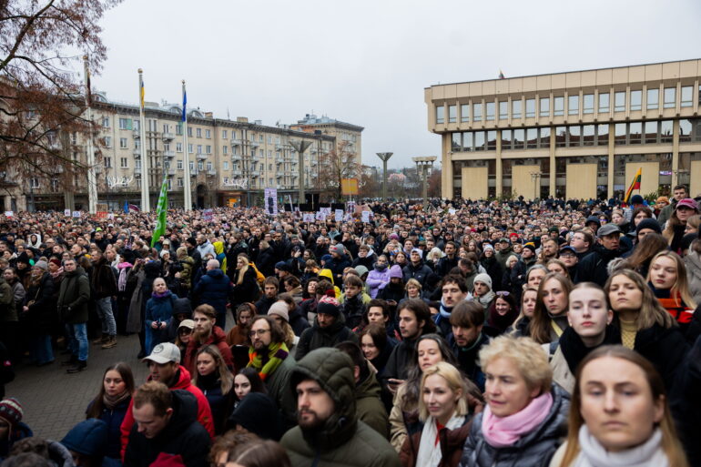 Экстремальная ситуация на всей территории Литвы, Санта-Клаусы на квадроциклах, акция протеста Šalin rankas nuo laisvo žodžio! и другие новости