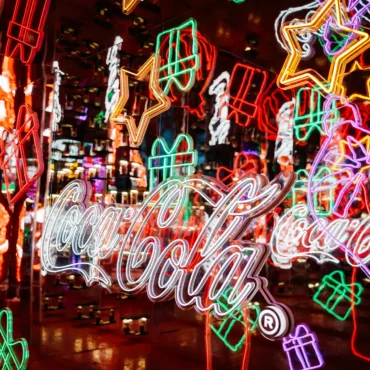 Выгода самоуправлениям от строительства полигонов, сбор за мелкие посылки из-за рубежа, рождественский караван Coca-Cola в Вильнюсе и другие новости