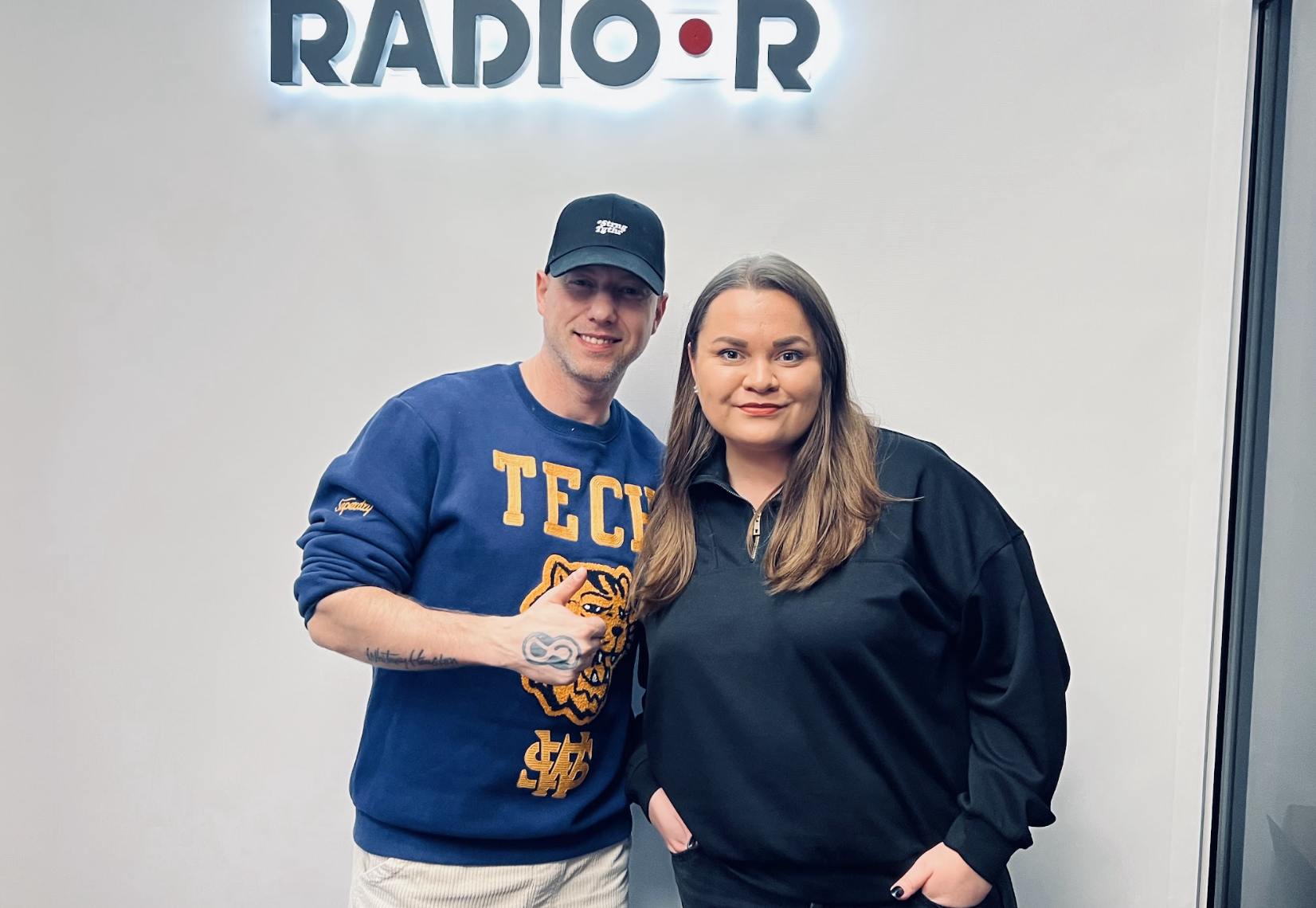 «Сцена, вера и трезвость»: большое откровенное интервью с Sasha Song, участником «Евровидения 2009», в программе «Хороший день с Ангелиной Гудковой» «Сцена, вера и трезвость»: большое откровенное интервью с Sasha Song, участником «Евровидения 2009», в программе «Хороший день с Ангелиной Гудковой»