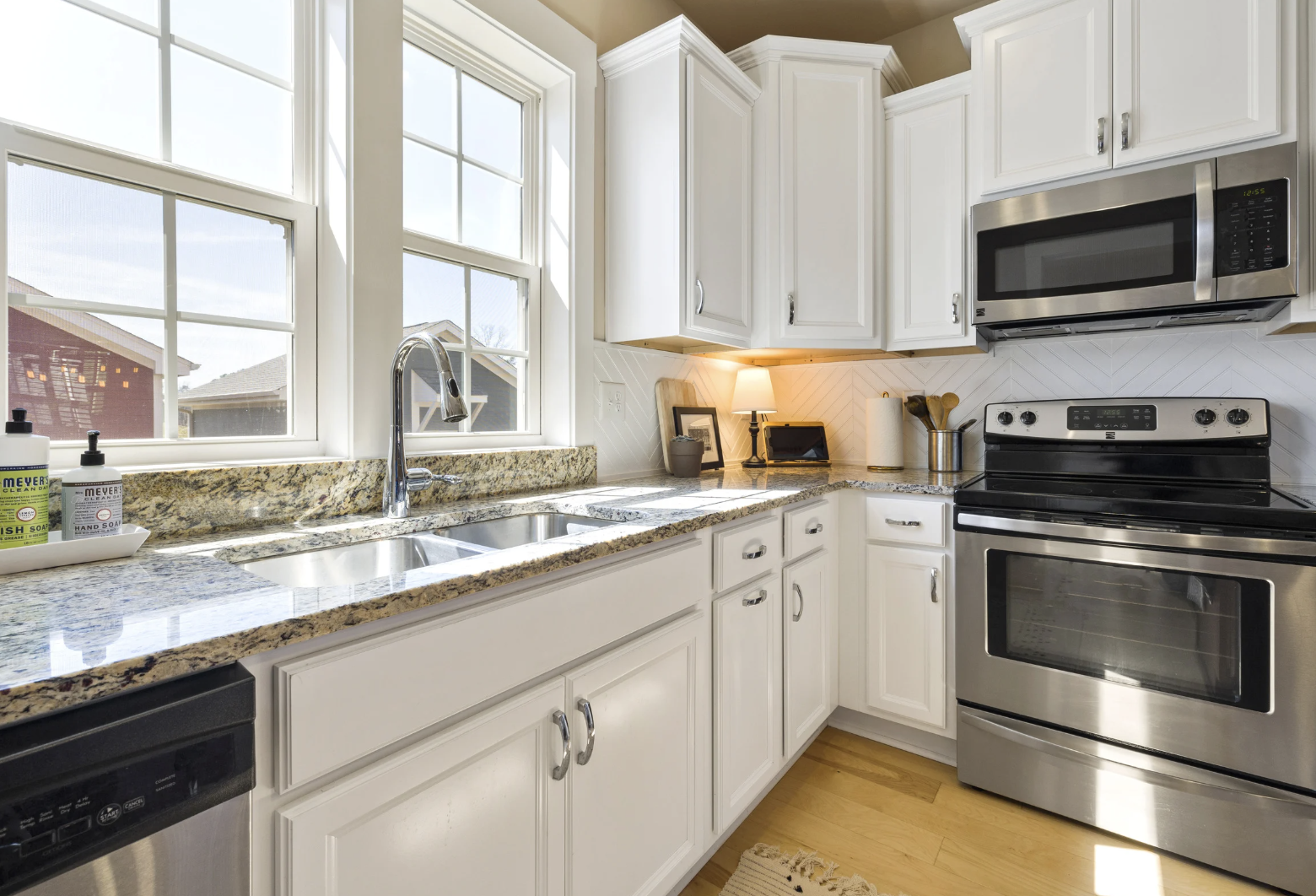 Лайфхак: как без усилий почистить духовку Лайфхак: как без усилий почистить духовку