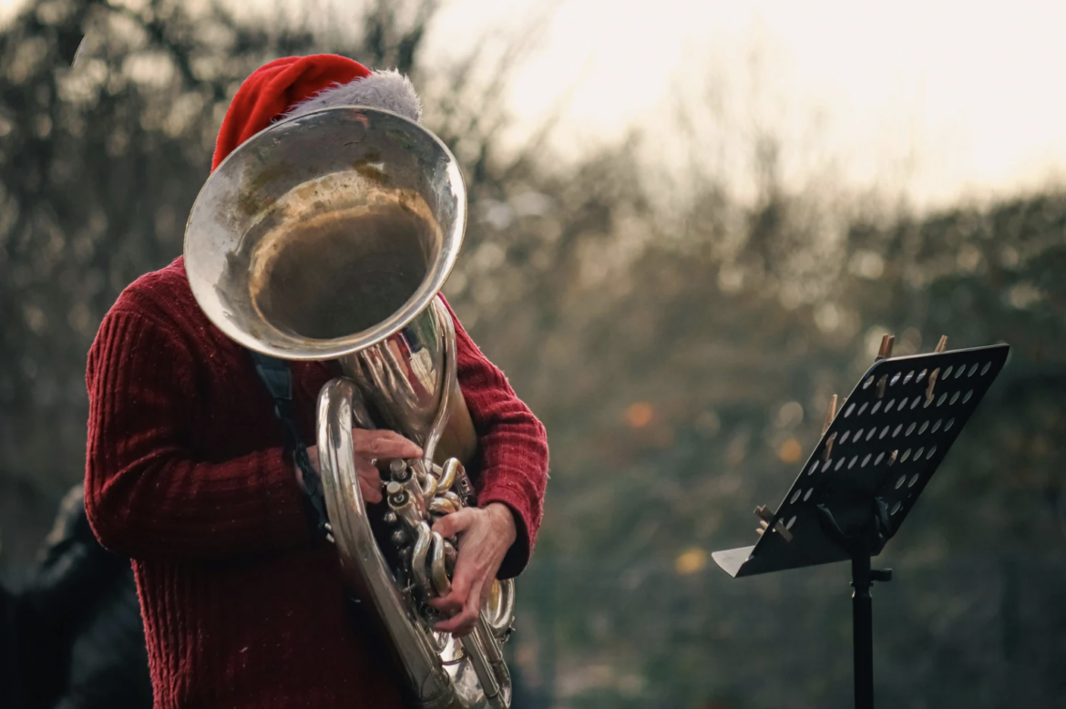 Афиша. Праздничные концерты известных исполнителей, фестиваль рождественских гимнов, новогоднее шоу и дискотека
