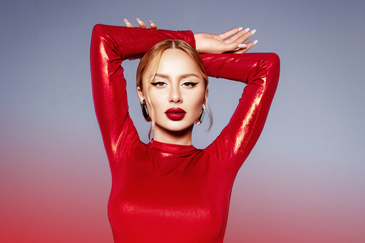 Anna Asti - «Плачу на техно»