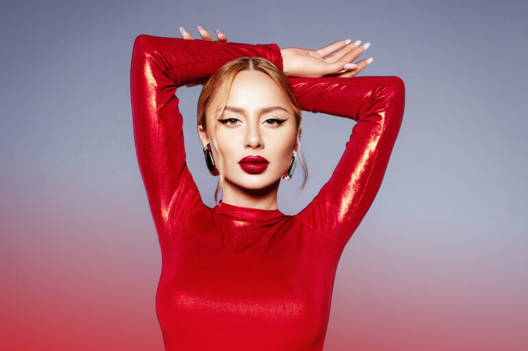 Anna Asti - «Плачу на техно»