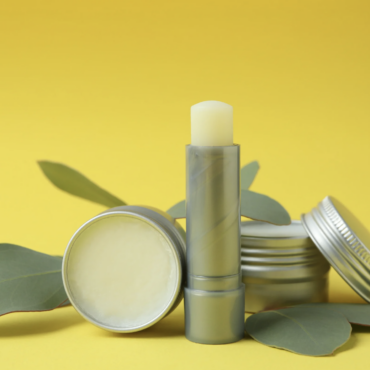 Лайфхак: как защитить губы от обветривания и что делать, если они уже пострадали