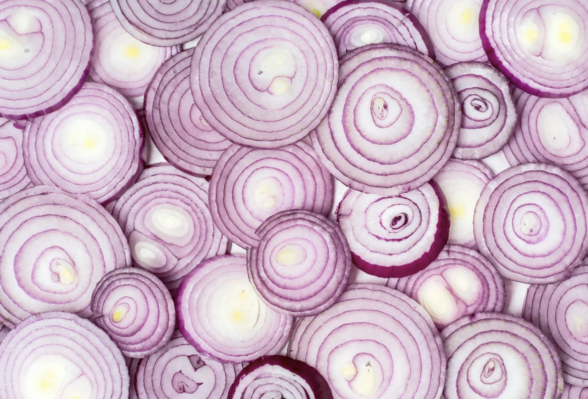 Лайфхак: как не плакать при нарезке лука