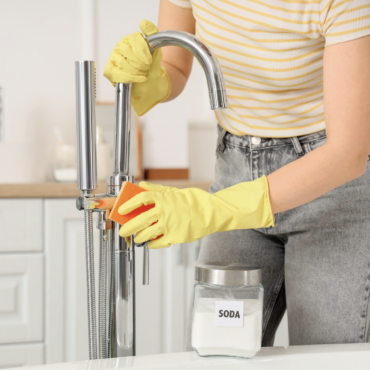 Лайфхак: как убрать известковый налёт с крана без уксуса