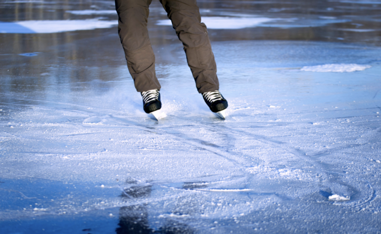 На льду Каунасского водохранилища покажут, как безопасно вести себя зимой