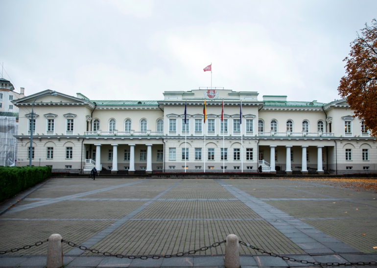 Президентура о решении по поводу полигона в Капчяместисе, петиция о запрете содержания собак на привязи, подорожавшие автобусные билеты и другие новости