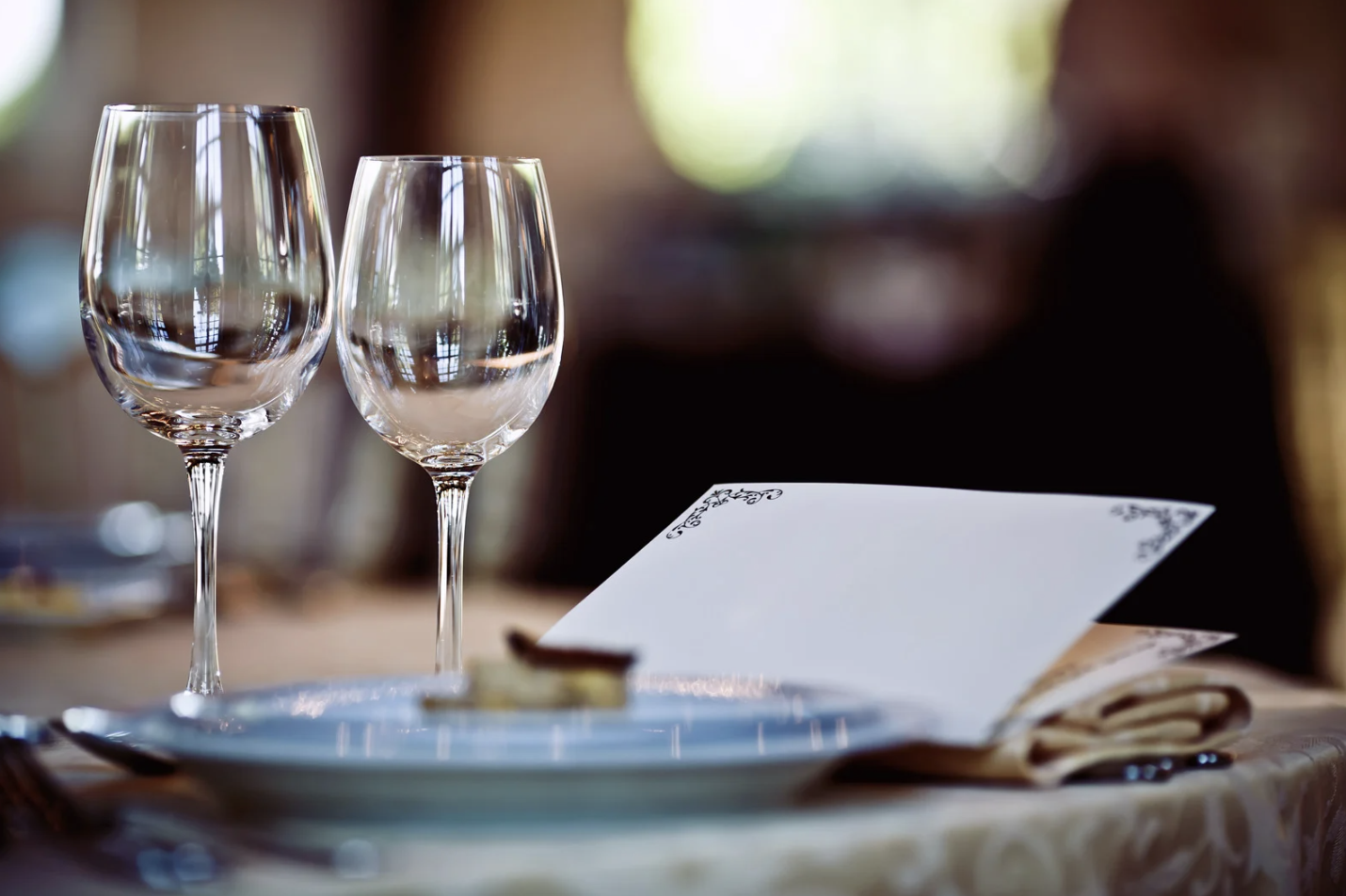 ​​Лайфхак: как помыть бокалы без разводов