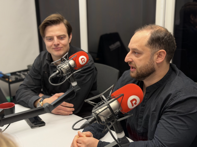 Стрижка в прямом эфире. Как барберы прямо в программе «Соль и перец» делали стрижку Гинтарасу Зукасу