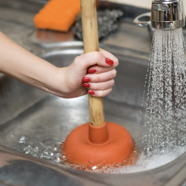 Что делать, если плохо уходит вода в раковине?