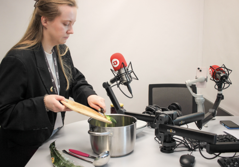 Эвелина Никанорова: «Не считаю себя популярной, считаю себя обычным простым человеком»