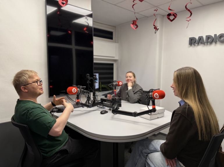 Вязание — это медитация под криминальные подкасты: как «декретное» хобби стало стильным брендом Pavliniti