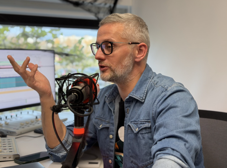 Женя Соленков: «Разговаривать с тысячами людей, которых не видишь, — это морально нелегко»