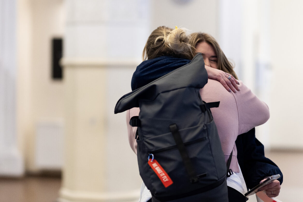 Чартерный рейс из ОАЭ с 49 литовскими гражданами, план по привлечению учителей, розыгрыши призов для скачавших приложение KOVAS и другие новости