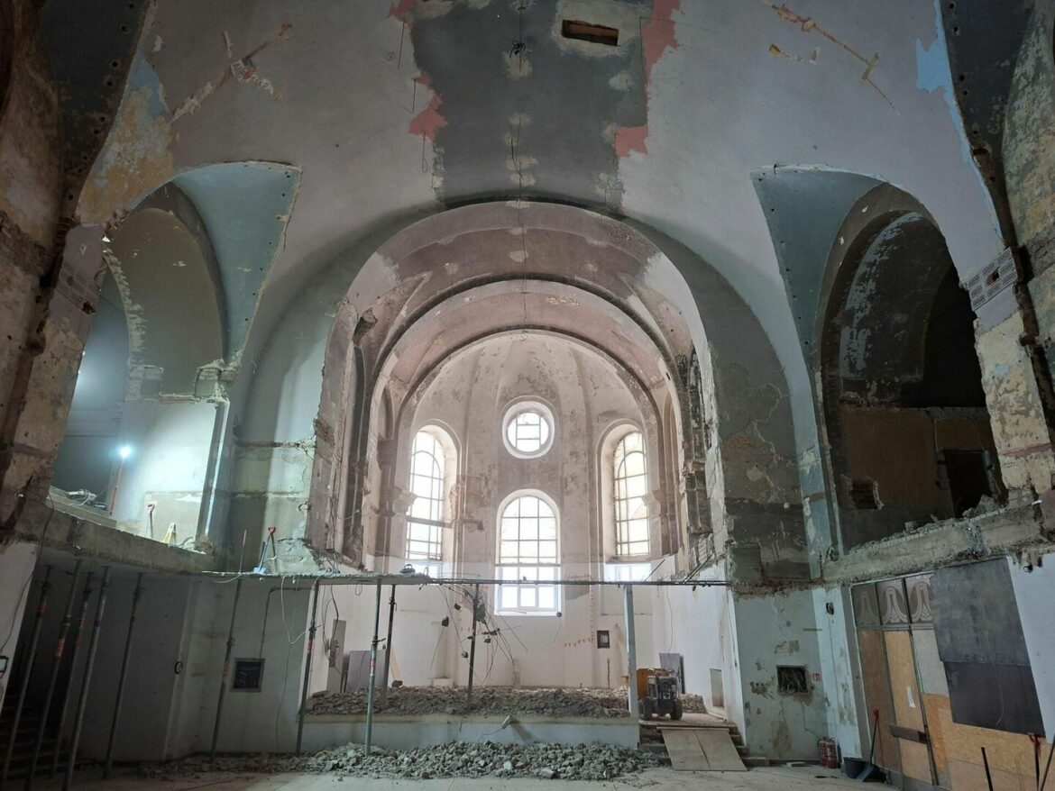 Восстановление подземелья костёла Тела Господня, провал переговоров протестующих алитусских учителей с властями, спасение застрявшей во льду косули