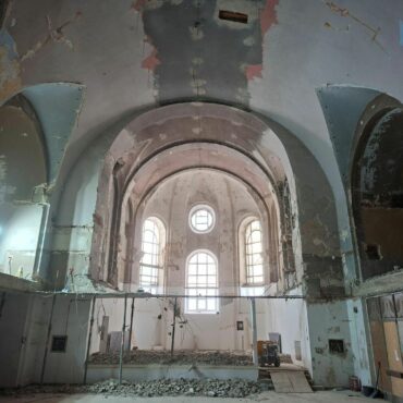 Восстановление подземелья костёла Тела Господня, провал переговоров протестующих алитусских учителей с властями, спасение застрявшей во льду косули