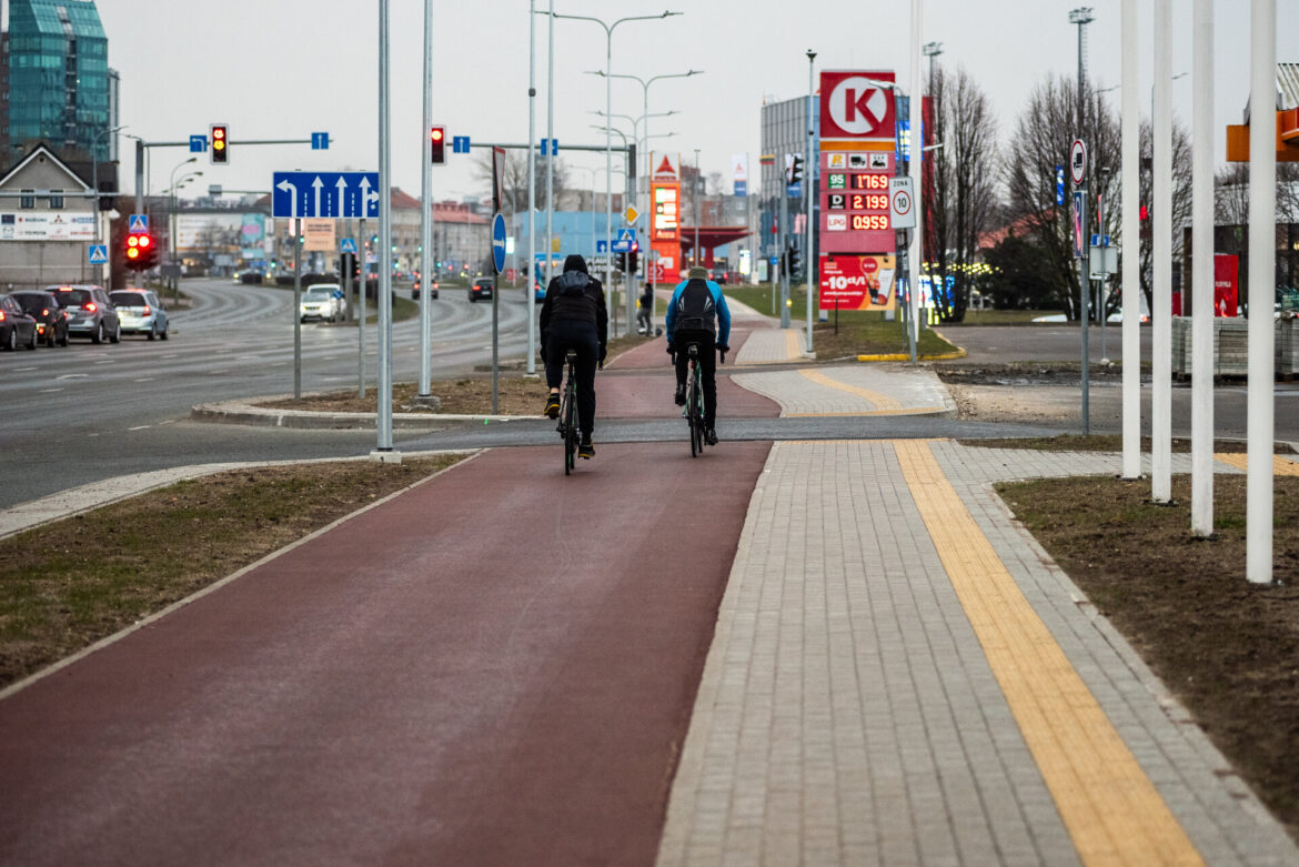В Клайпеде обновляют пешеходные и велодорожки