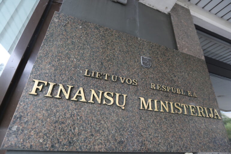 Министр финансов о снижении акциза на дизель, возвращение 356 задержанных в Беларуси грузовиков, 653 тысяч человек за чертой риска бедности и другие новости