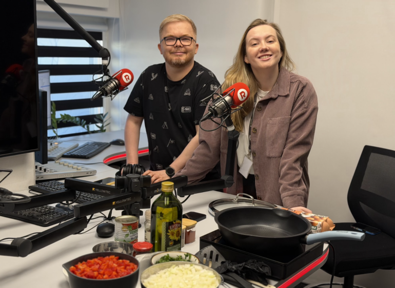 Шеф-повар Эд Гарбер приготовил шакшуку прямо в студии RADIO•R