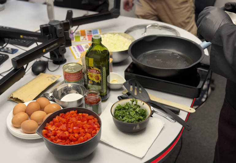 Шеф-повар Эд Гарбер приготовил шакшуку прямо в студии RADIO•R