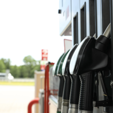 Поддержка жителей и бизнеса при росте цен на топливо, День спасителей евреев, дроны для борьбы с контрабандой и другие новости