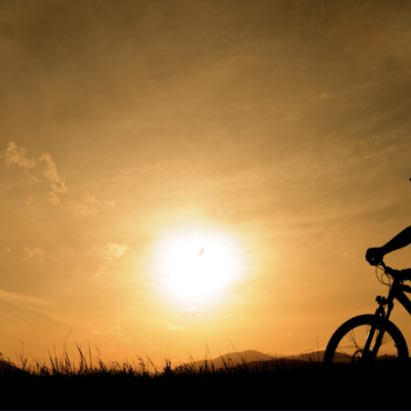 Афиша. Праздник весеннего равноденствия в Кернаве, велоквест Veloprotmūšis в Вильнюсе, бранч для любителей вязания, встреча с баскетболистами Rytas, концерты и спектакли