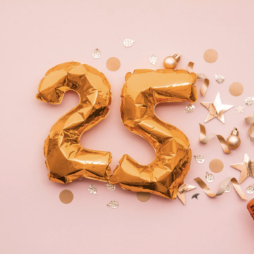 Ура, день рождения! Программа праздничного эфира RADIO•R на 19 марта