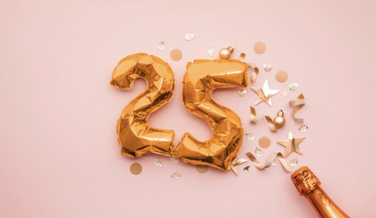 Ура, день рождения! Программа праздничного эфира RADIO•R на 19 марта