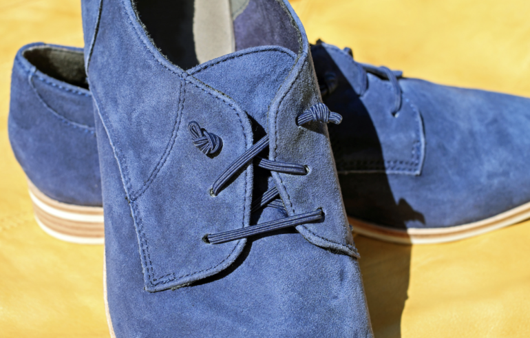 Как быстро освежить обувь без стирки?