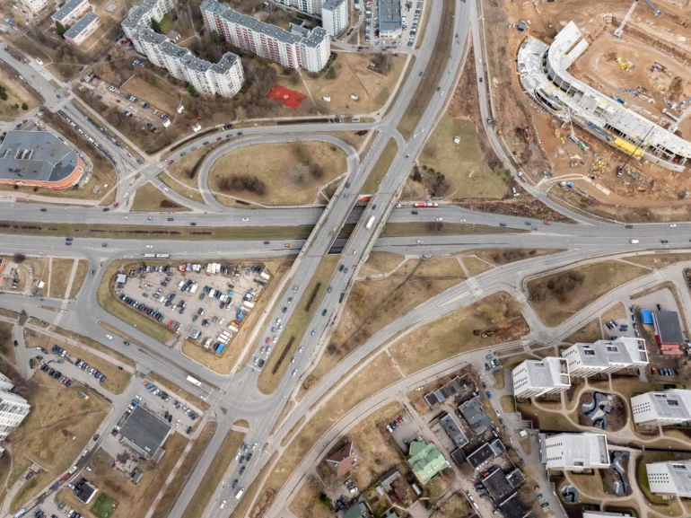 В Вильнюсе перестроят крупный транспортный узел на ул. Ukmergės и Ozo