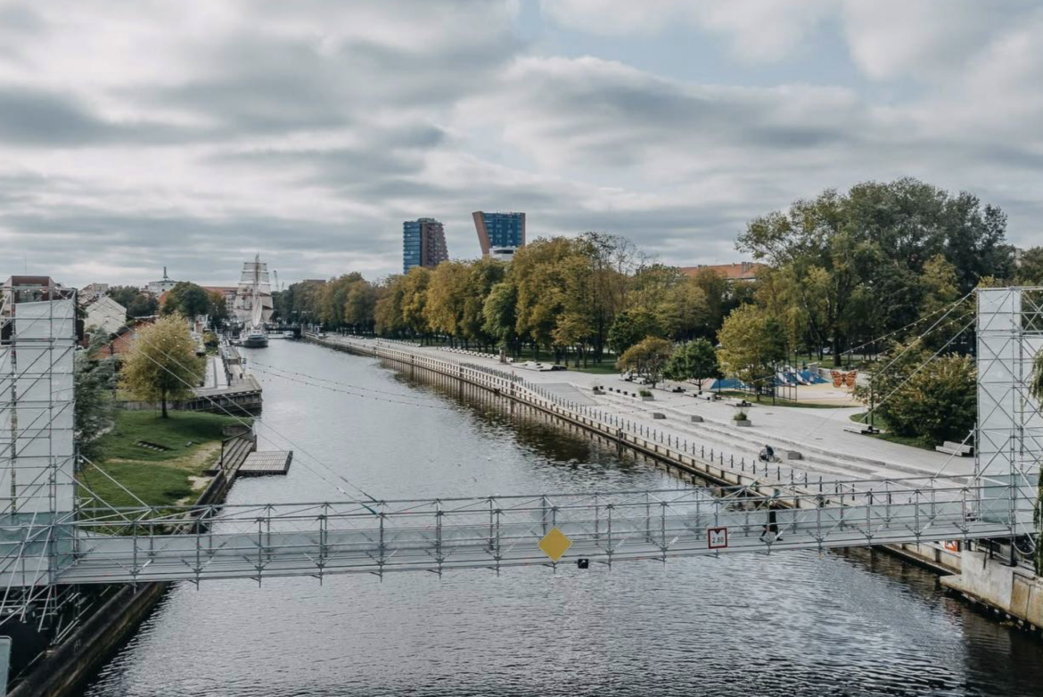 В Клайпеде снова хотят установить временный пешеходный мост через Данге