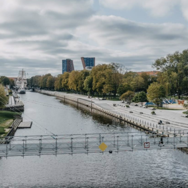 В Клайпеде снова хотят установить временный пешеходный мост через Данге