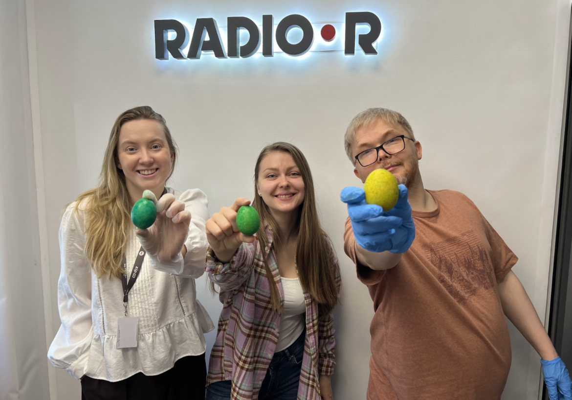Три простые техники + немного спонтанности = праздник. Как слушательница RADIO•R прямо в эфире устроила покраску яиц к Пасхе