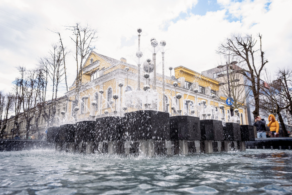В Каунасе снова заработали городские фонтаны