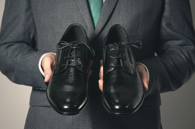 Как «разносить» новую обувь дома?