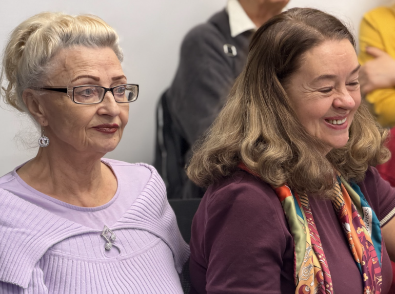 «Девчонки 60+»: как Академия сеньоров в Вильнюсе «качает» мозг и лепит тонны пельменей