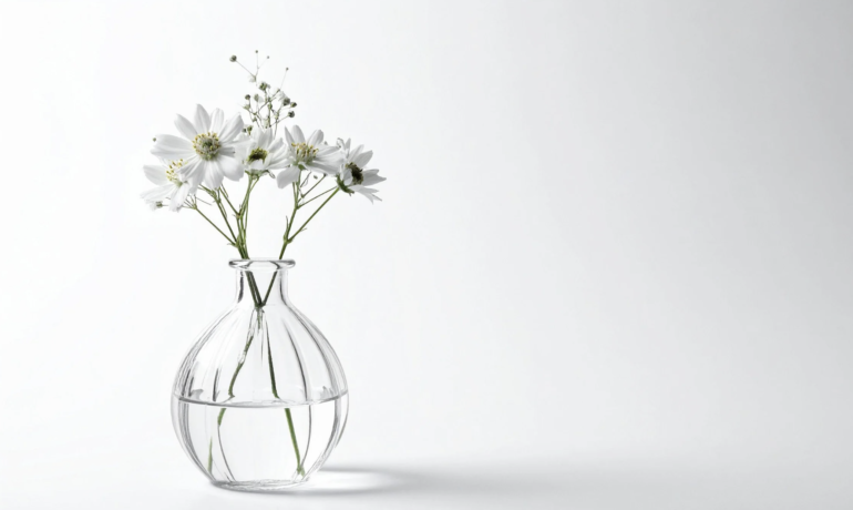 Как быстро очистить бутылку или вазу с узким горлом?