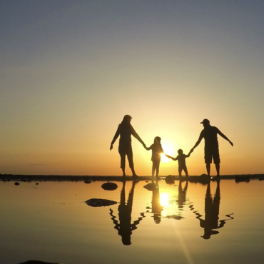 У родителей не будет дополнительных выходных, утверждён план участка Rail Baltica «Каунас–Вильнюс», снижение покупательского бума и другие новости