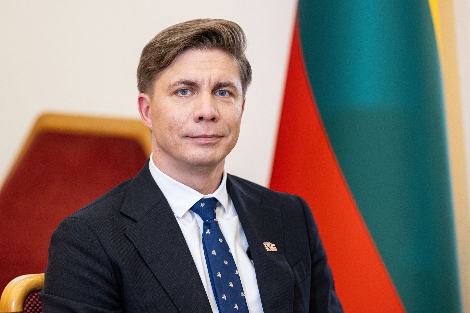 На фото: Миндаугас Синкявичюс. Nuotr. - Paulius Peleckis/BNS Синкявичюс о возможном пересмотре отношений с Китаем, космические технологии для литовских школьников, плот мечты детей из Тарненай и другие новости